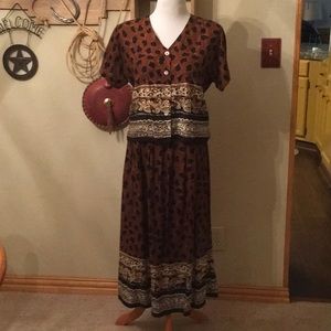 Pretty vintage skirt set.